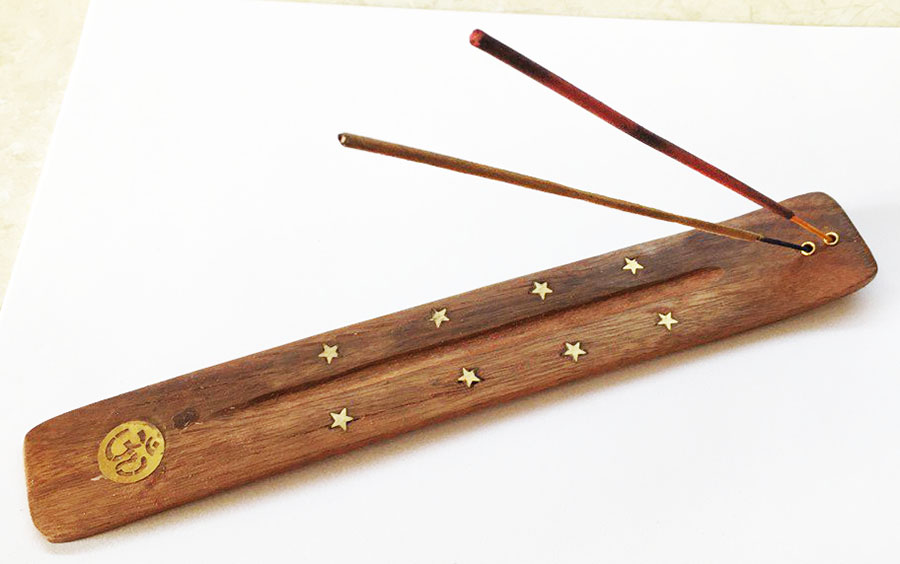  Дерев'яна підставка для пахощів з двома отворами для аромапалочок. 