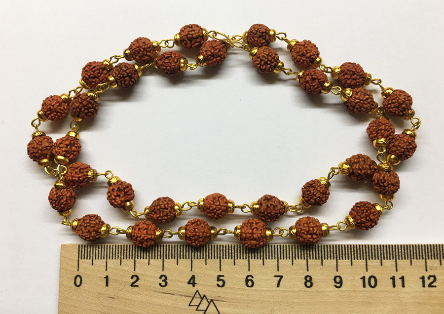 Намисто з рудракші у жовтому металі