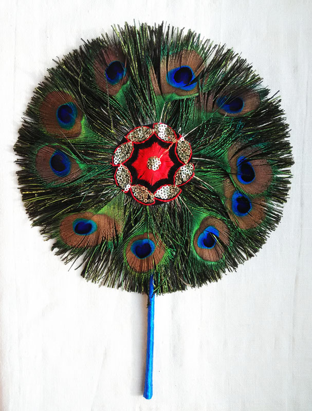 Віяло для пуджі з натуральних пір'їв павича
