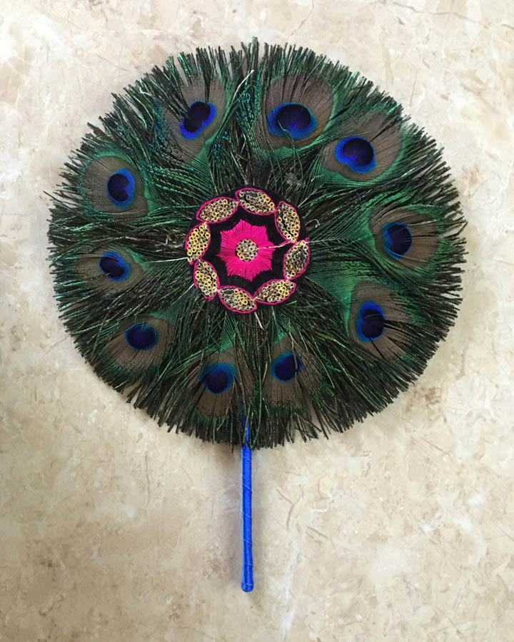 Веер для пуджи из перьев павлина