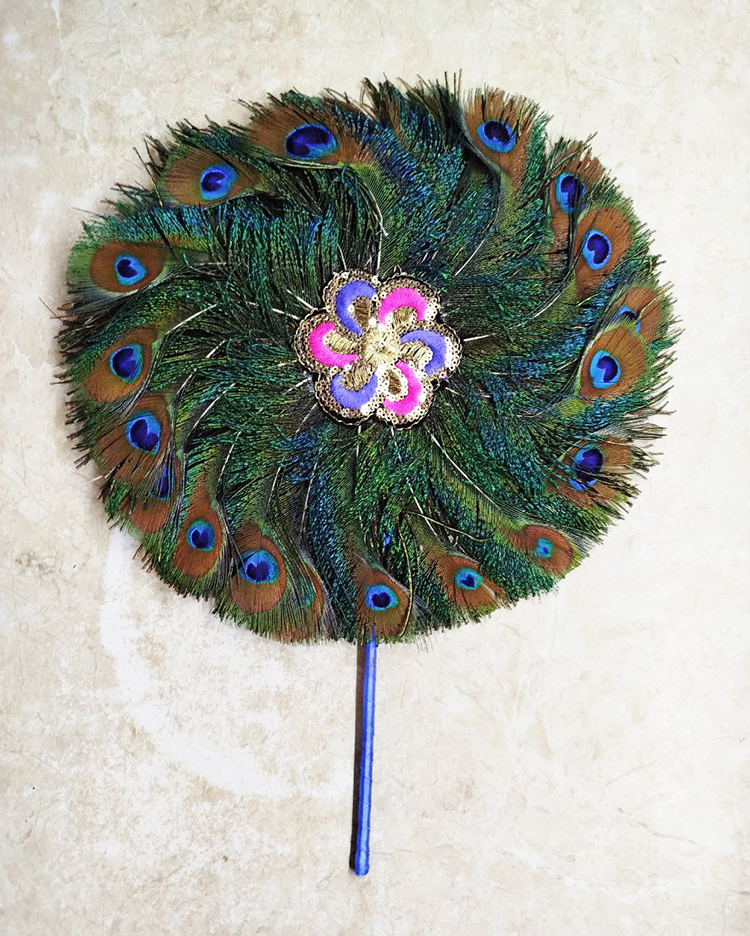 Віяло для пуджі з натуральних пір'їв павича