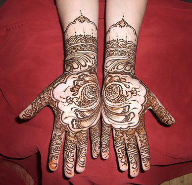 Роспись рук хной