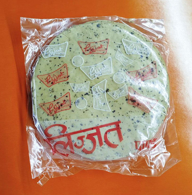 Пападами Lijjat з чорним перцєм