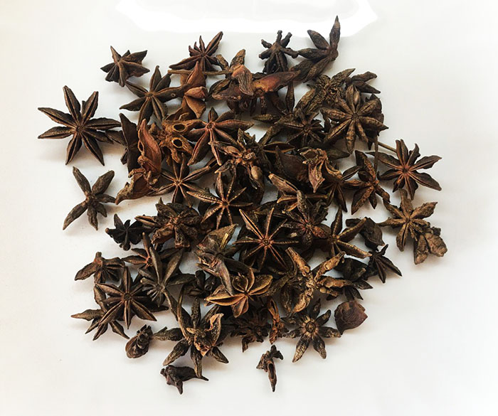 Бадьян (зірковий аніс).